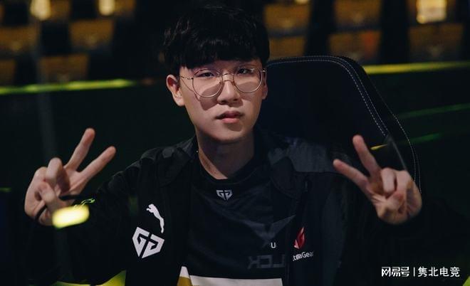 全场掌声雷 全场掌声雷